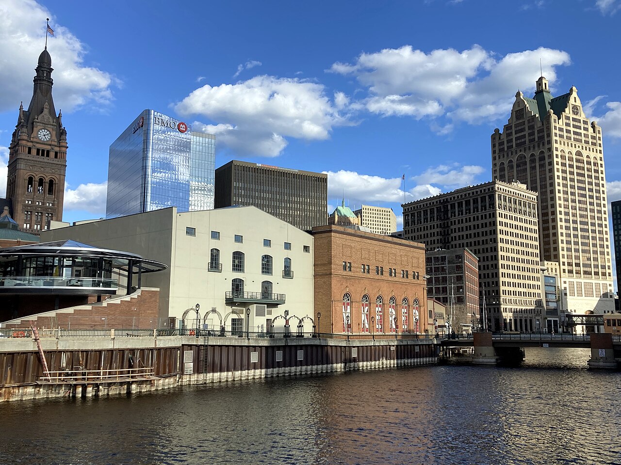 Milwaukee March 2024 4 (Milwaukee skyline and Milwaukee River)