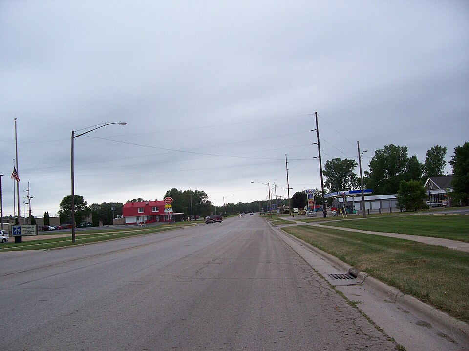 Looking west on U.S. Route 10, Calumet County, Wisconsin