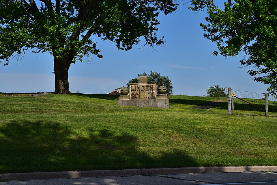 Linden High School, Iowa County, Wisconsin